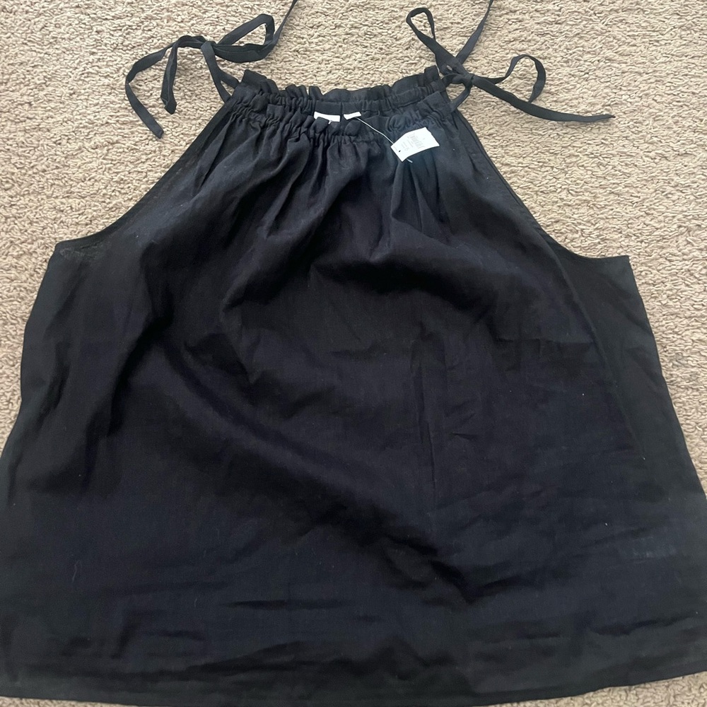 NWT Gap black tie shoulder tank. Size Large